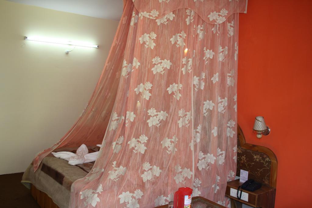 Hotel Ocean Blue Manali Esterno foto