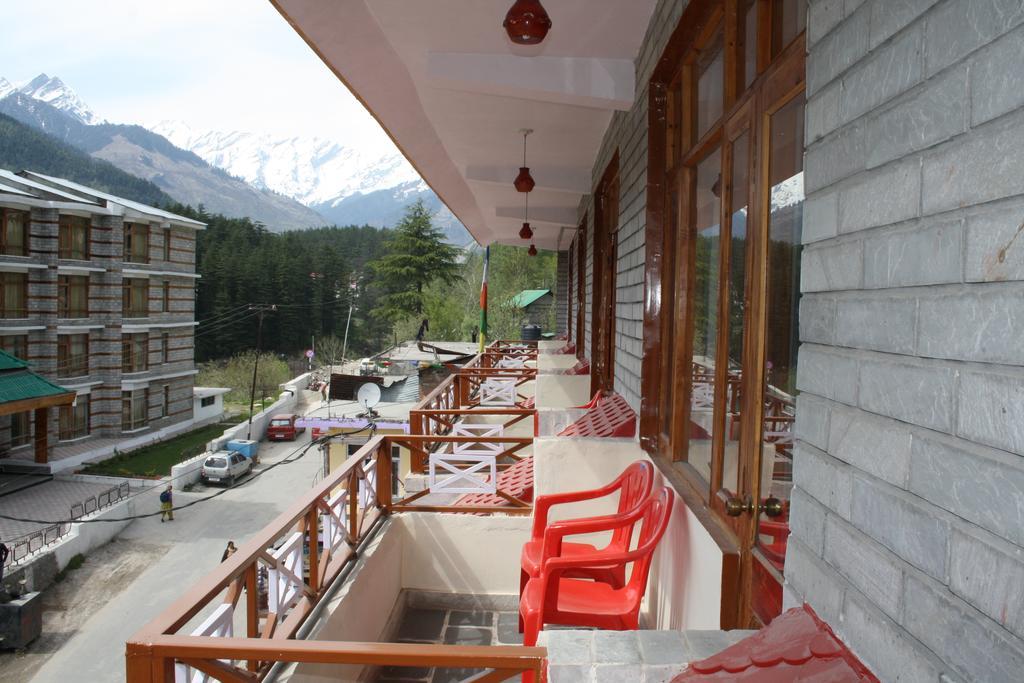 Hotel Ocean Blue Manali Esterno foto